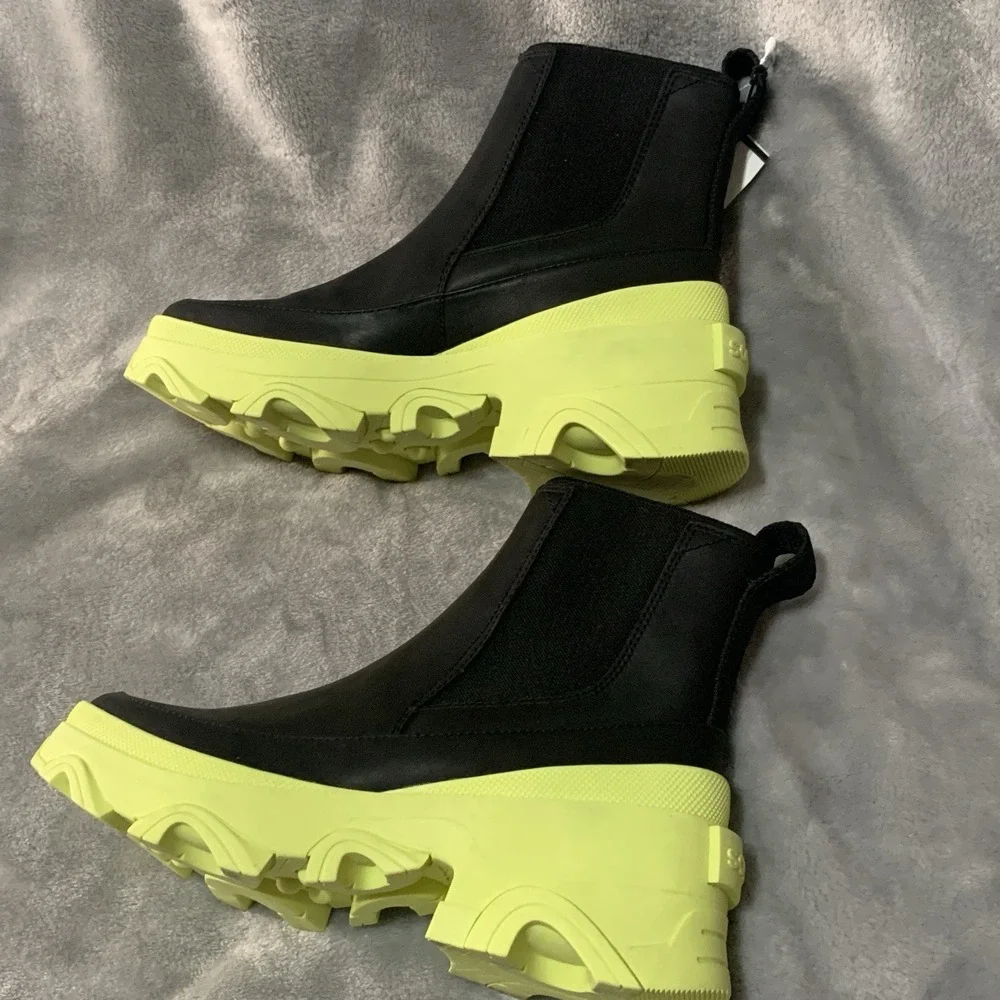 Sorel Brex Chelsea Boots Black Leather Size 7.5 Neon Green Platform Waterproof